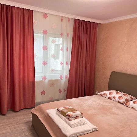 Eric Apartment Buzau Luaran gambar