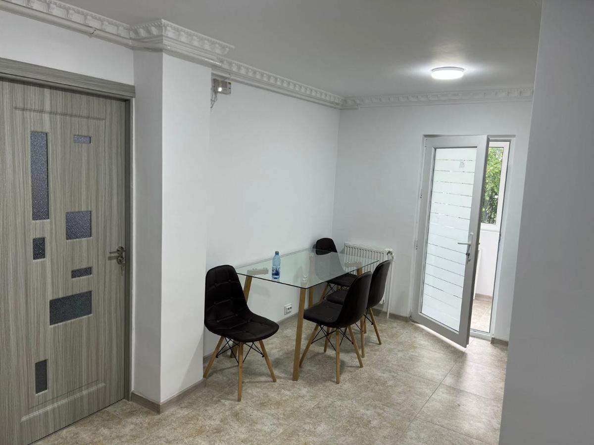 Eric Apartment Buzau Luaran gambar