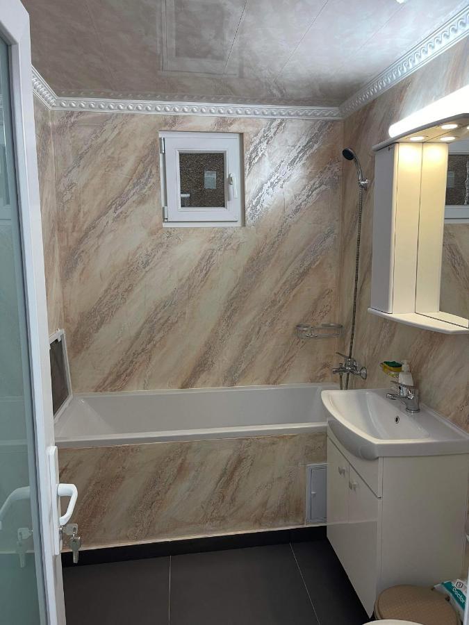 Eric Apartment Buzau Luaran gambar