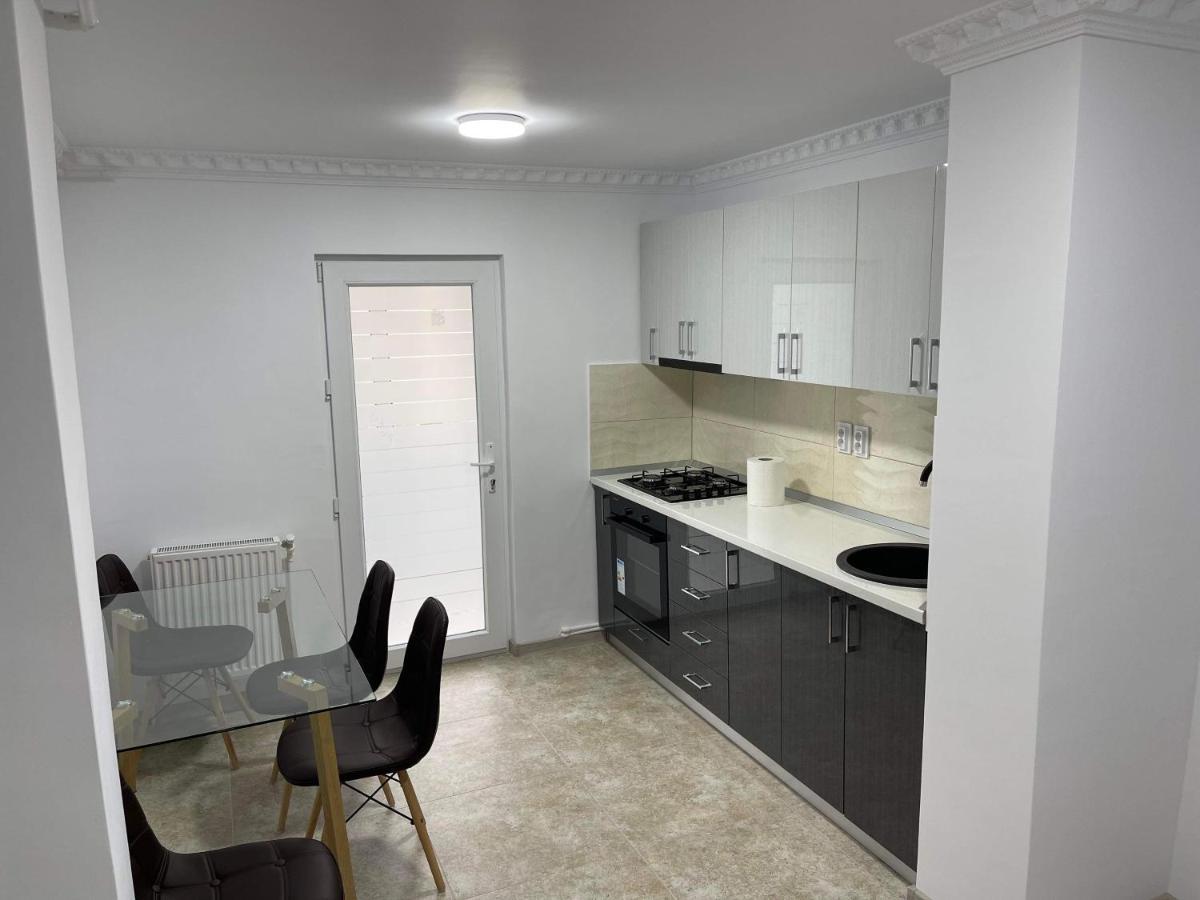 Eric Apartment Buzau Luaran gambar